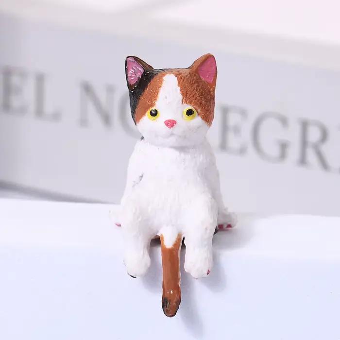 Petite statue de chat, étagère