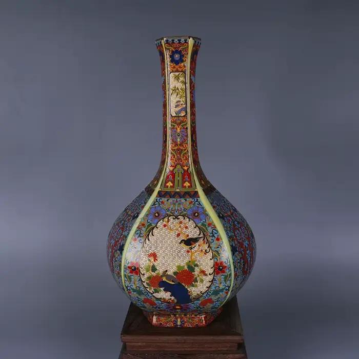 Vase de détresse antique en porcelaine