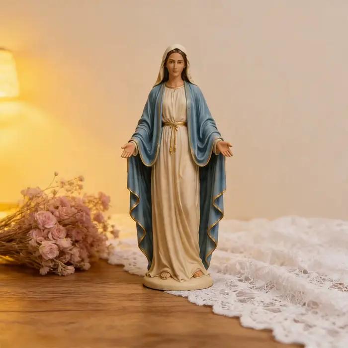 Statuette de la Vierge Marie en résine