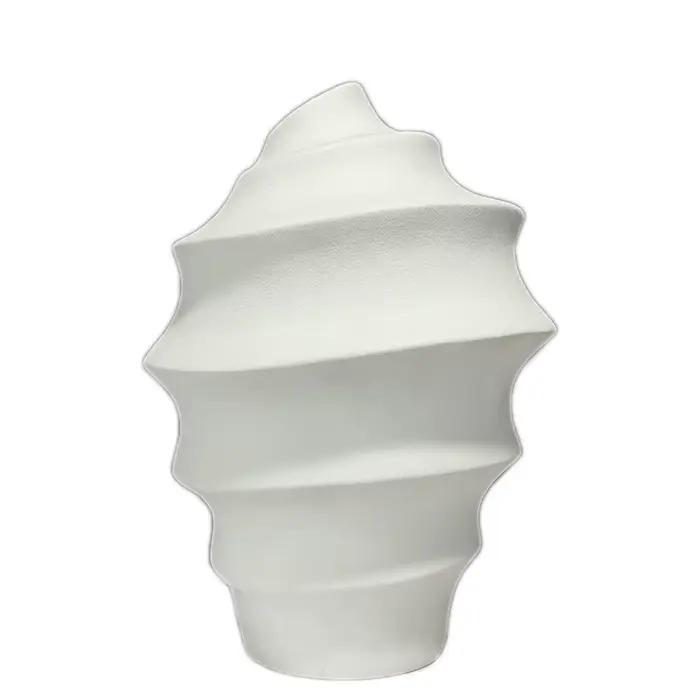 Vase en céramique moderne orné de spirales géométriques pour décoration intérieure et accessoires de maison occasions spéciales