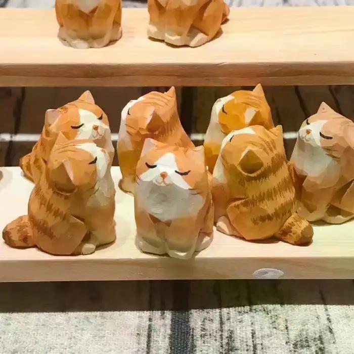 Statue de chat en bois sculptée à la main