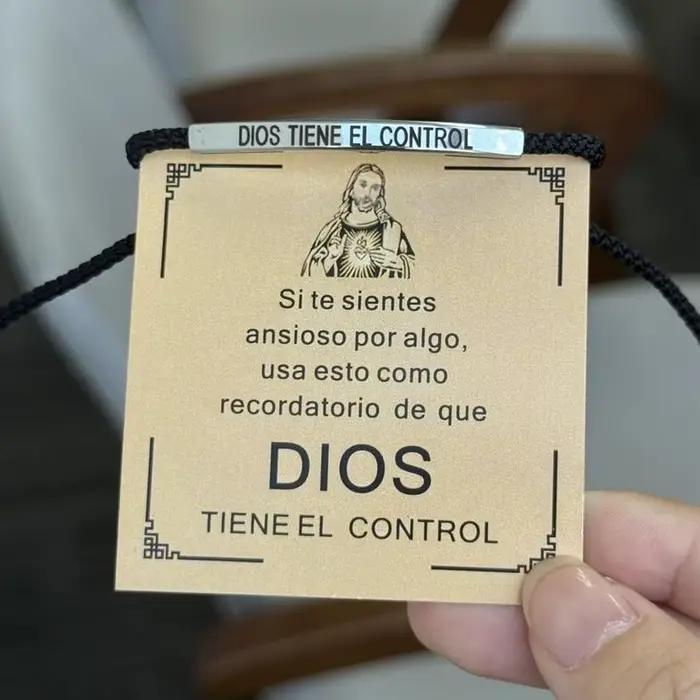 Inspire des bracelets en acier inoxydable « Dieu est dans le contrôle », Pulsera de contrôle Dios Tiene El, bracelet de foi chrétienne avec boîte cadeau