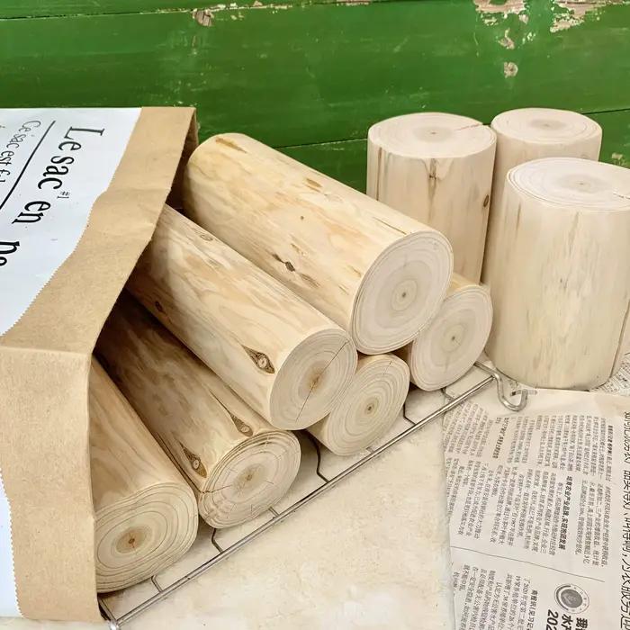 Troncs, tranches, souches et poteaux décoratifs en bois de sapin décortiqué pour décoration de cheminée, ornements de mariage et clôture en bois de jardin