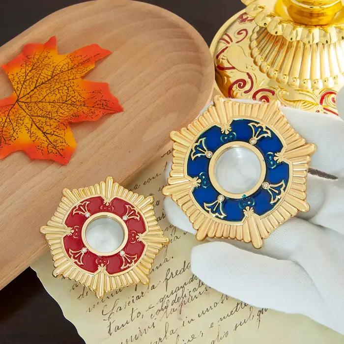 Boîte de reliquaire orthodoxe traditionnelle fabriquée à la main avec des détails exquis, adaptée à la collection et aux cérémonies religieuses