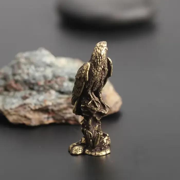 Statue d'aigle en laiton