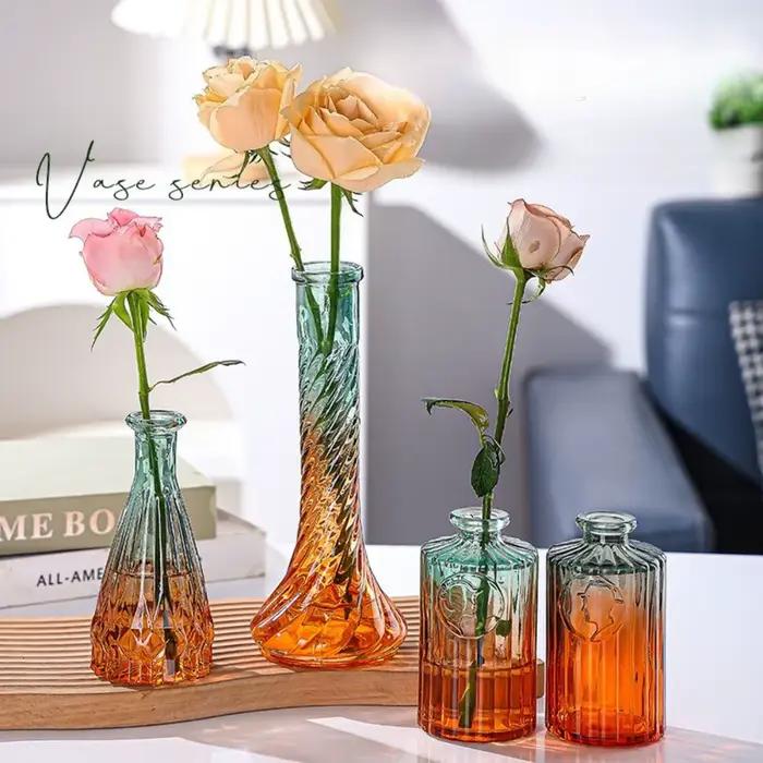 Vases à bourgeons en verre