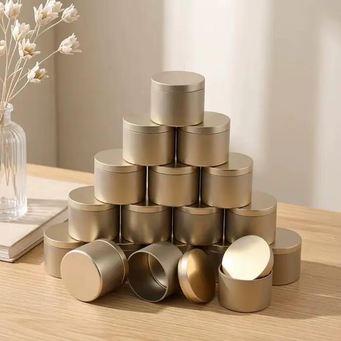 Collection de pots de bougies en métal doré élégants pour artisanat et cadeaux de vacances