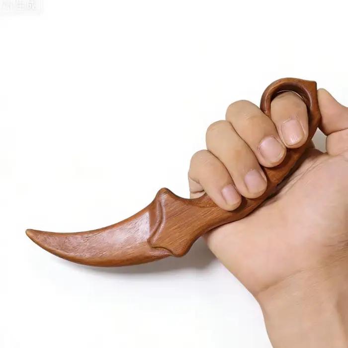 Ornement de couteau sculpté en bois de santal ; Artisanat décoratif en bois