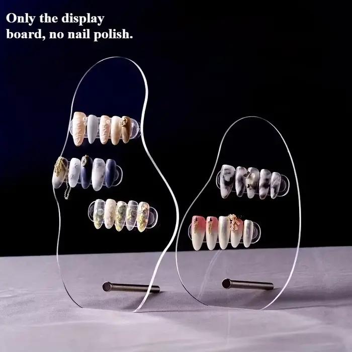 Présentoir à ongles en forme de nuage - Conçu spécifiquement comme accessoire de fond pour les techniciennes en ongles et les passionnés.
