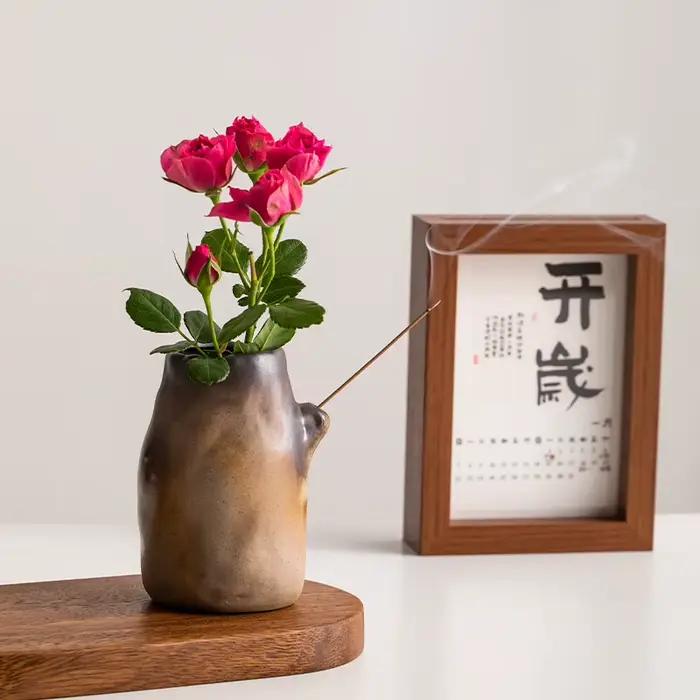 Vase en céramique créatif en forme de pierre irrégulière