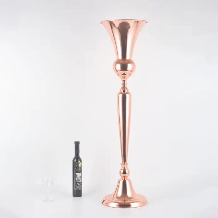 Vase en métal, centre de table de mariage
