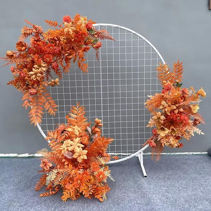 Rangée de fleurs artificielles