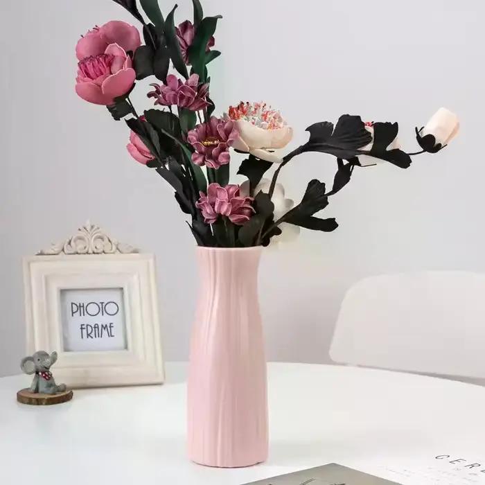 Vase à fleurs séchées en plastique avec pot