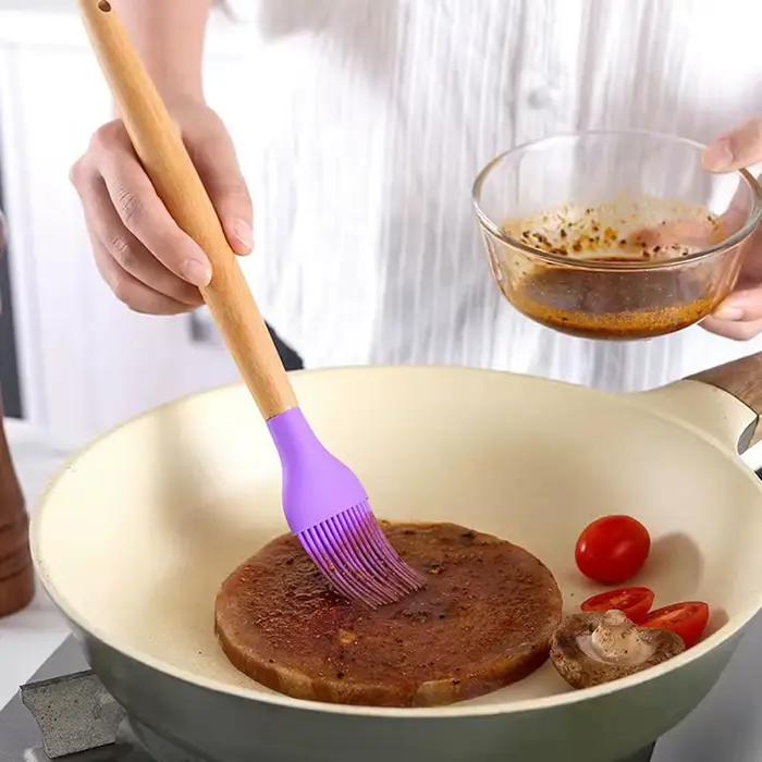 Brosse à badigeonner l'huile de Barbecue en Silicone, avec manche en bois, pour gâteau, pain, crème, brosses de cuisson, accessoires de cuisine, 1 pièce