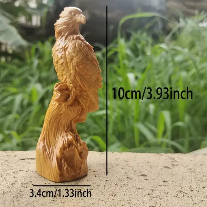 Sculpture d'aigle en bois