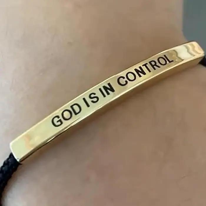 Inspire des bracelets en acier inoxydable « Dieu est dans le contrôle », Pulsera de contrôle Dios Tiene El, bracelet de foi chrétienne avec boîte cadeau