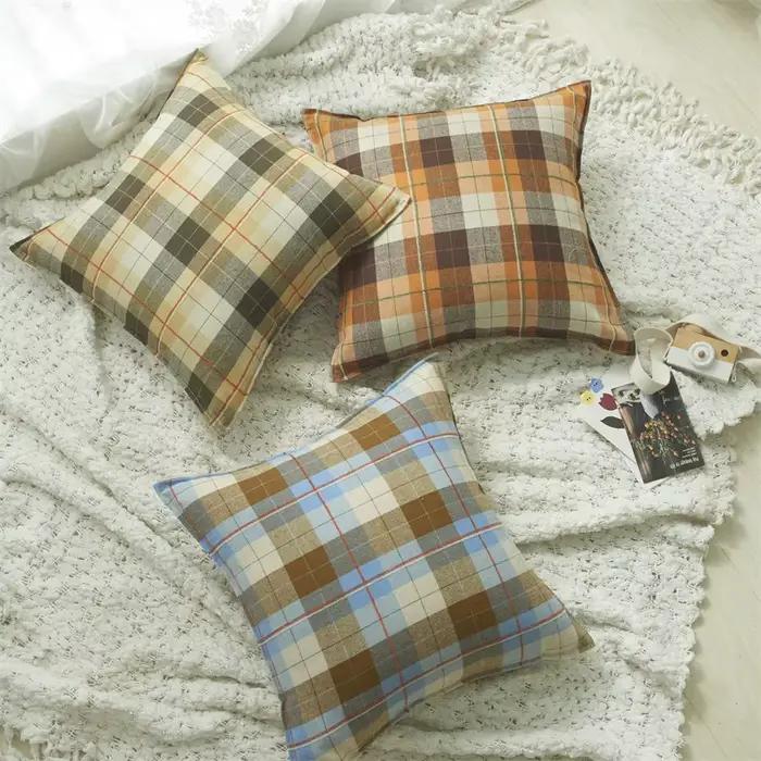 Juste de coussin floquée à carreaux