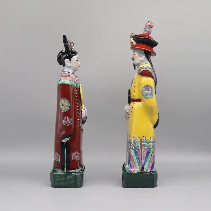 Statues en céramique d'empereurs et d'impératrices chinois de la dynastie Qing