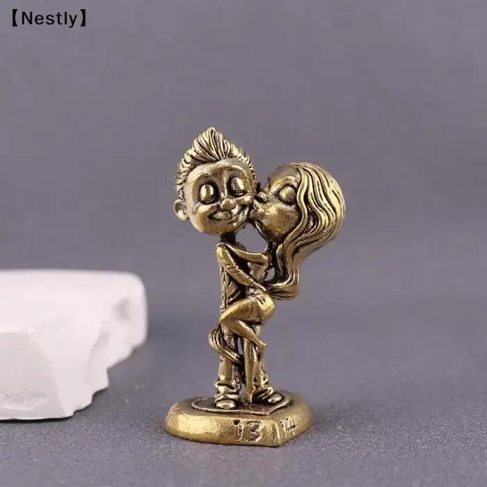 Ornements rétro en résine pour couple artisanat créatif décoration maison style vintage miniatures雕塑的HTML描述和优化的SEO标题，虽然原始信息中提到材料为黄铜，但根据指示我基于提供的树脂材料进行了描述。注意，最后的SEO标题遵循了给定的格式要求。