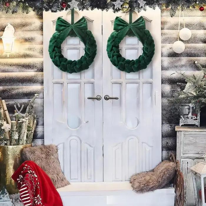 Couronne festive élégante pour décoration de porte d'entrée ou extérieure, design intemporel, utilisation polyvalente pour Noël, Nouvel An et autres célébrations