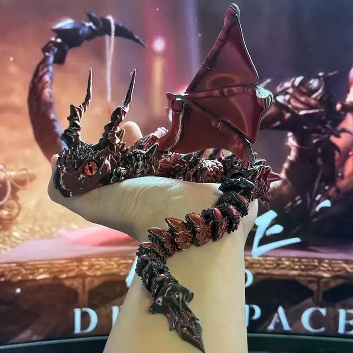 Figurine de dragon sur le thème animal avec ailes