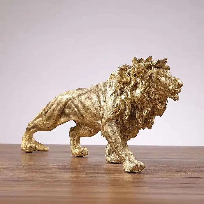 Ornement en résine du roi Lion doré
