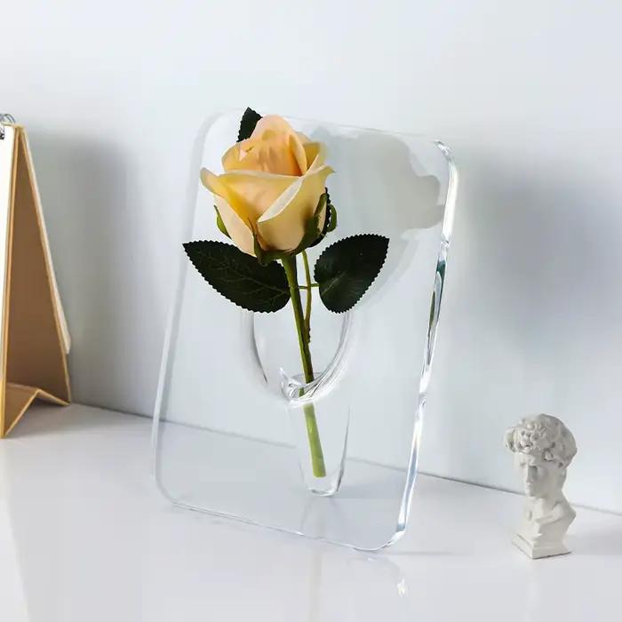 Décoration d'intérieur classique : Vase transparent pour arrangement floral