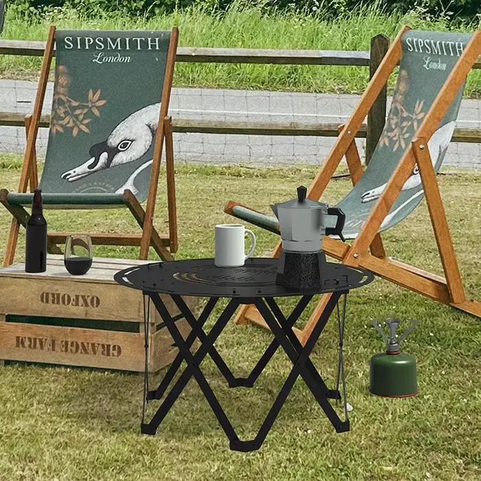 Table d'extérieur minimaliste au sol