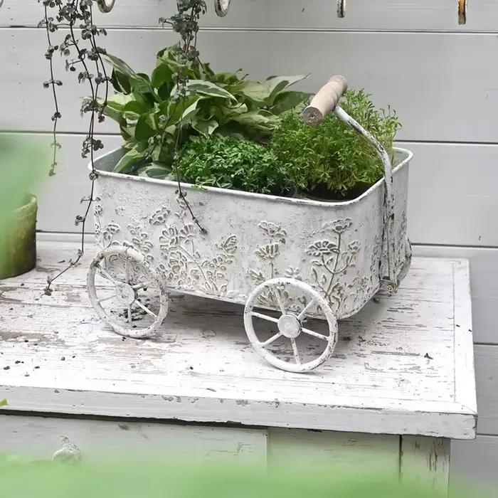 Chariot de jardin en fer Vintage avec relief