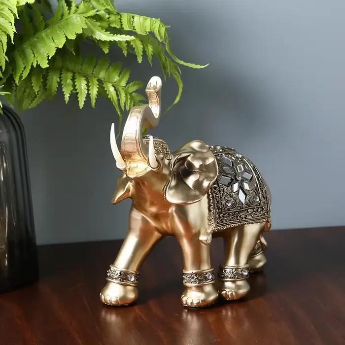 Statue d'éléphant en résine dorée