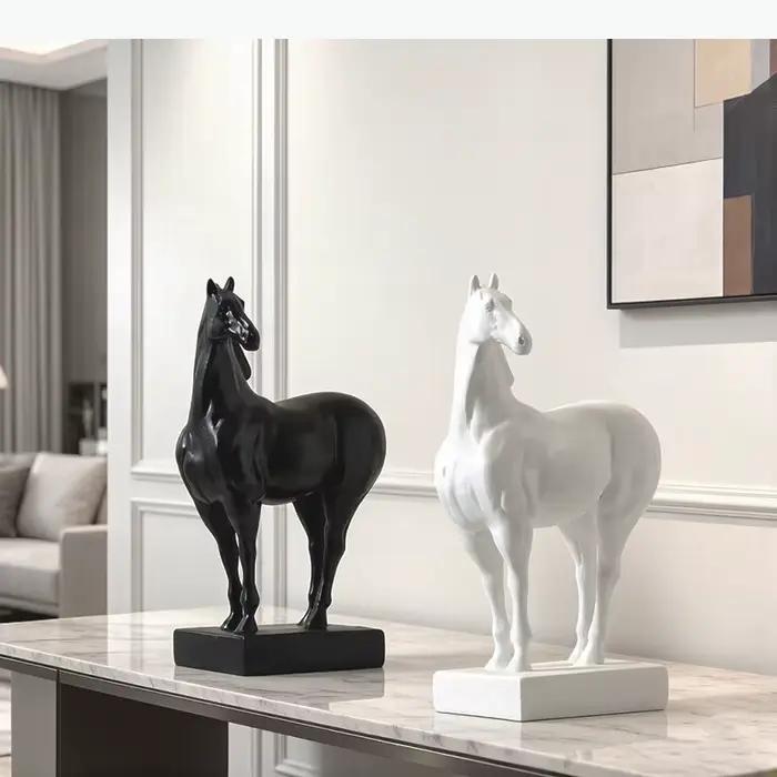 Ornements de cheval minimalistes noir/blanc, décoration de table, sculpture de cheval d'art moderne, artisanat en résine, décoration esthétique de la pièce
