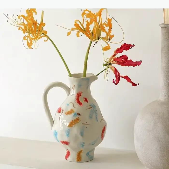 Vases en céramique avec poignée