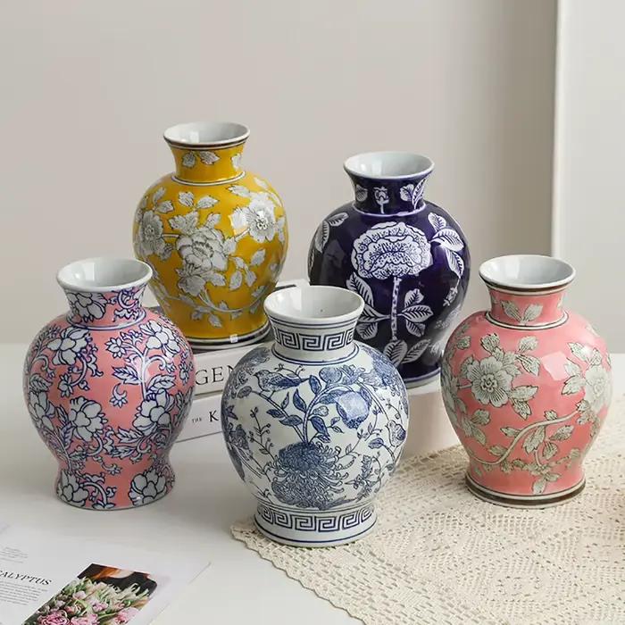 Vase rétro chinois en porcelaine bleue et blanche