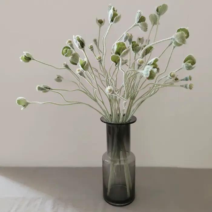 Branche de plantes vertes artificielles