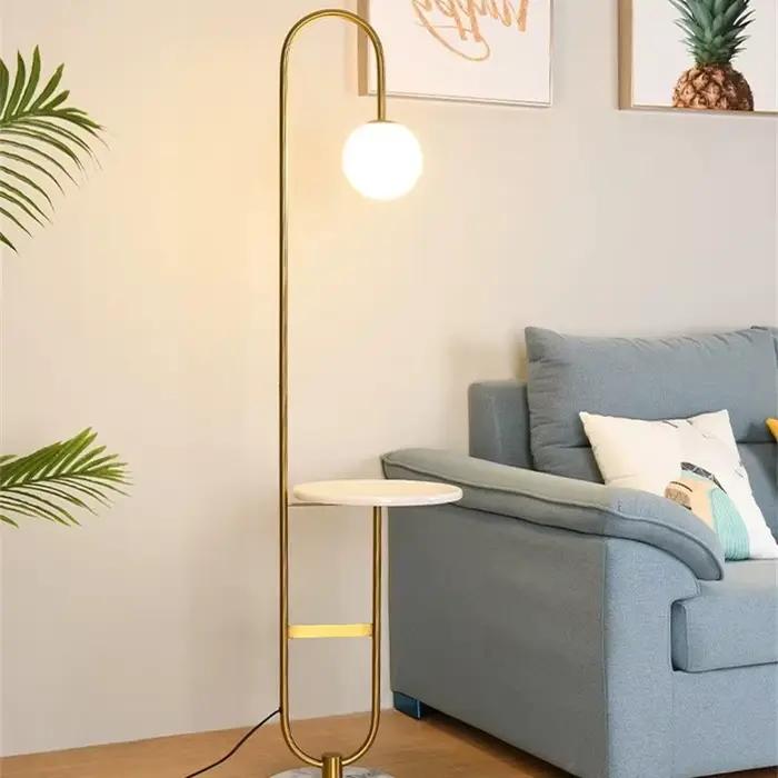 Lampadaire nordique avec étagère Table ronde Art déco lampe de chevet pour salon LED canapé Table basse minimaliste lampe verticale