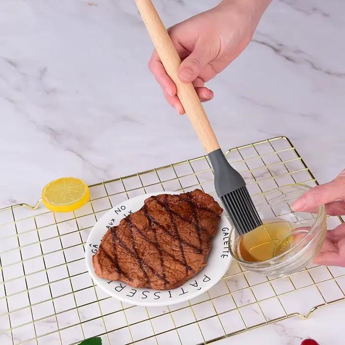 Brosse à badigeonner l'huile de Barbecue en Silicone, avec manche en bois, pour gâteau, pain, crème, brosses de cuisson, accessoires de cuisine, 1 pièce