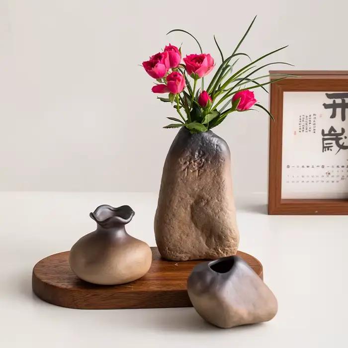 Vase en céramique créatif en forme de pierre irrégulière