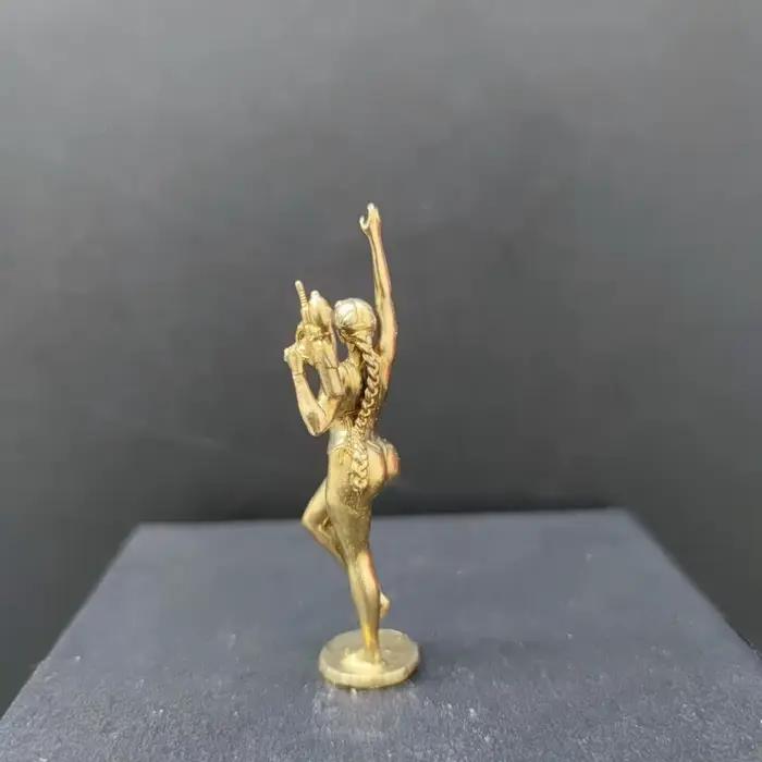 Figurine féminine en laiton vintage