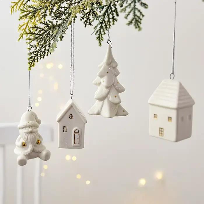Ornement de pendentif de maison en céramique, peinture à chaud, arbre de Noël, breloques évidées, maison de neige, artisanat en céramique, mise en scène, décoration d'intérieur