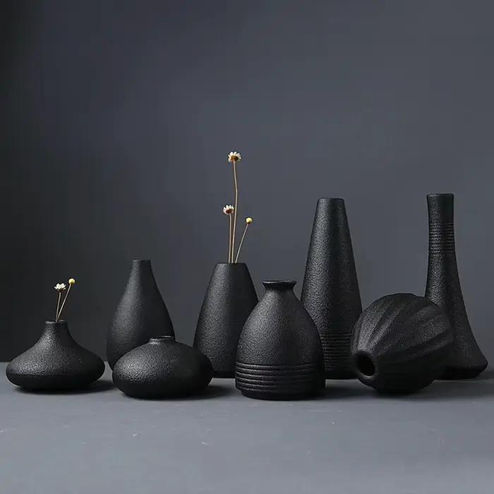 Vase à fleurs en céramique noire