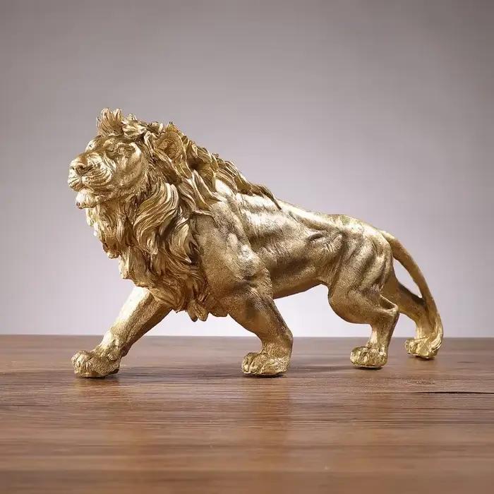 Ornement en résine du roi Lion doré