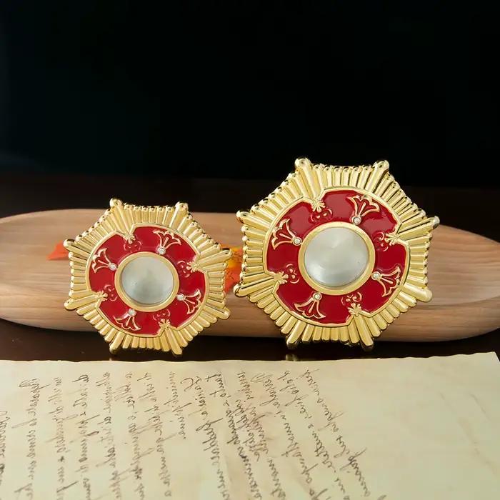 Boîte de reliquaire orthodoxe traditionnelle fabriquée à la main avec des détails exquis, adaptée à la collection et aux cérémonies religieuses