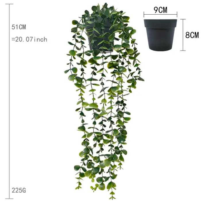 Plante artificielle suspendue au mur