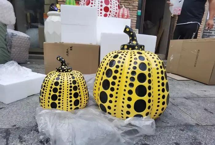 Kusama Yayoi – Statue de citrouille
