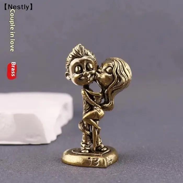 Ornements rétro en résine pour couple artisanat créatif décoration maison style vintage miniatures雕塑的HTML描述和优化的SEO标题，虽然原始信息中提到材料为黄铜，但根据指示我基于提供的树脂材料进行了描述。注意，最后的SEO标题遵循了给定的格式要求。