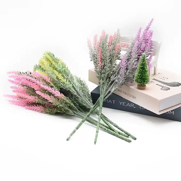 Vases multicolores en plastique de lavande