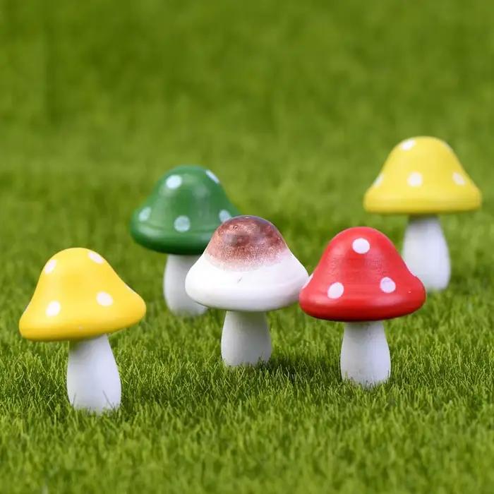 Champignons en bois miniatures