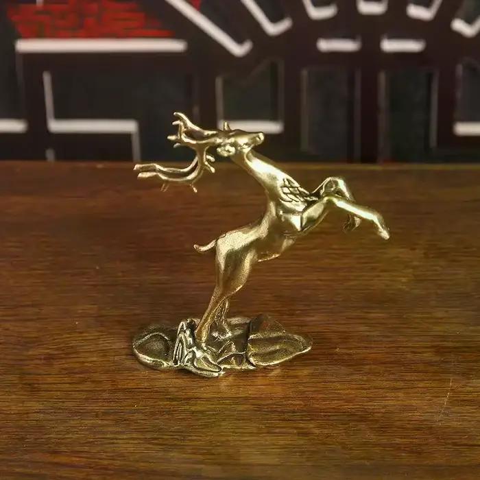 Petite statue de cerf sika sautant en laiton rétro
