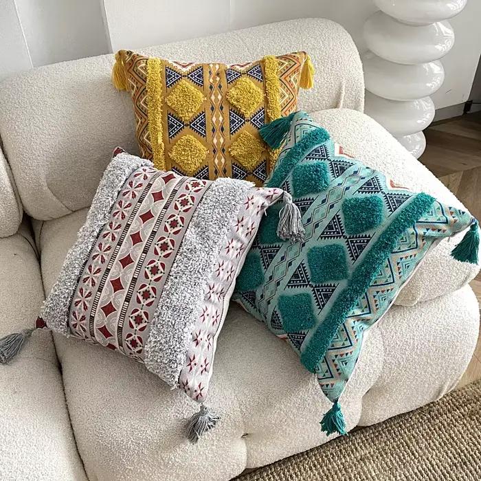 Housse de coussin brodée style bohémien