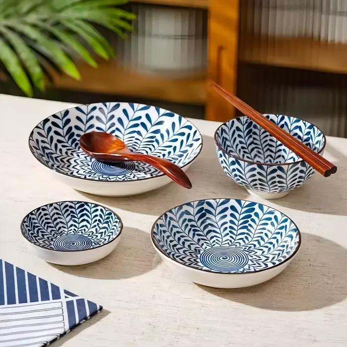 Bol en céramique de 4, 5 pouces peint à la main en bleu et blanc de style japonais